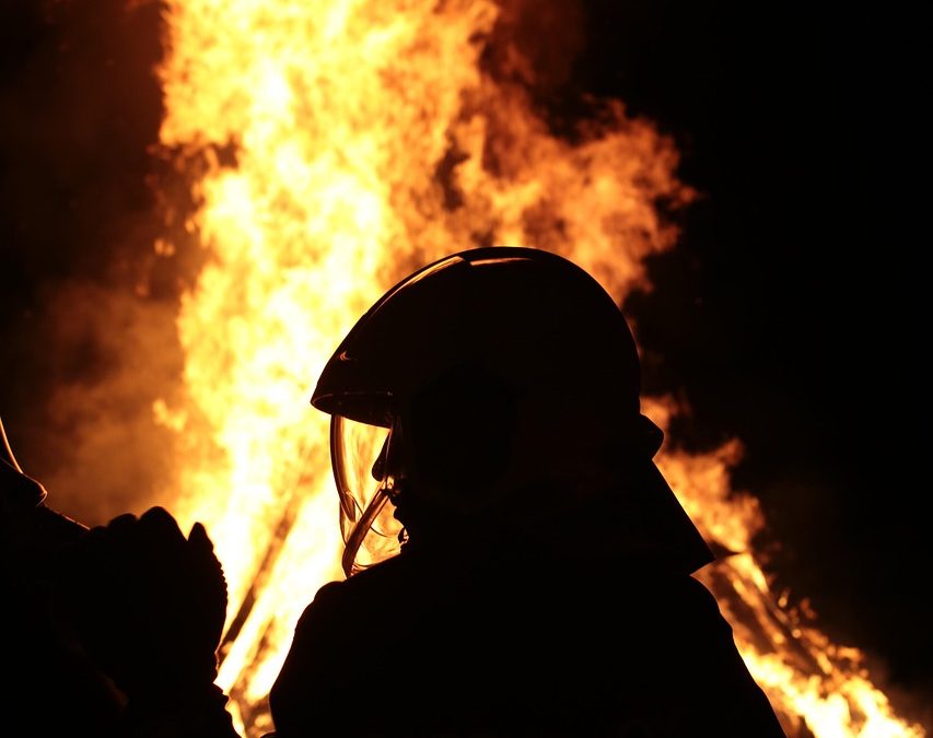 Dinas Damkar Malinau Padamkan Kebakaran di Gudang